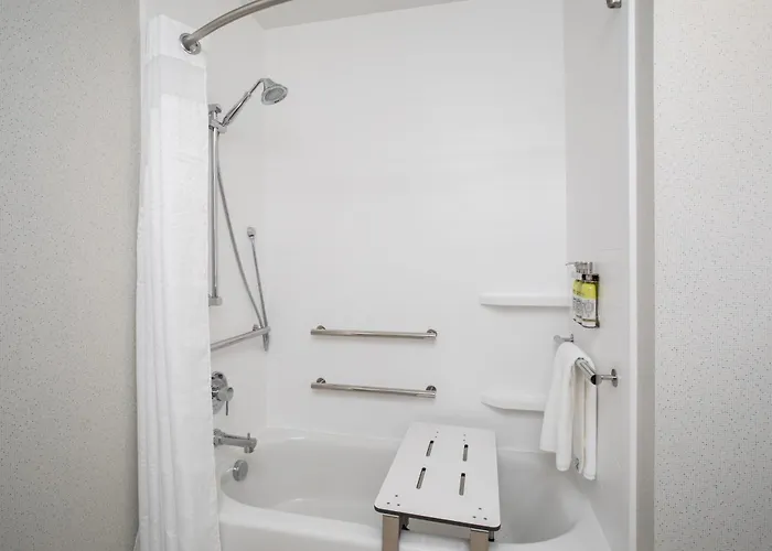 Hotels with tennis Holiday Inn Express & Suites - Ely By Ihg
